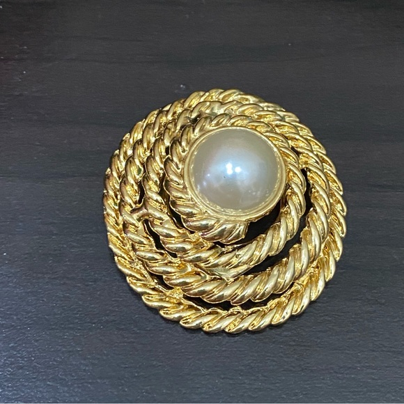 Vintage Unsigned Large Faux Pearl Twisted Rope Gold-tone Scarf Clip - Picture 2 of 11